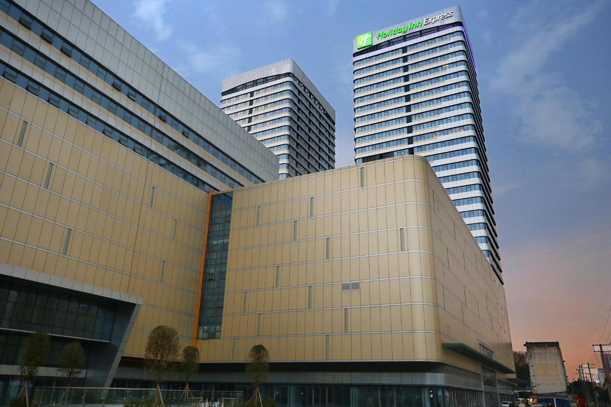 Holiday Inn Express Chengdu North Railway Station By Ihg - Near Panda Base, Near Chunxi Road Dış mekan fotoğraf
